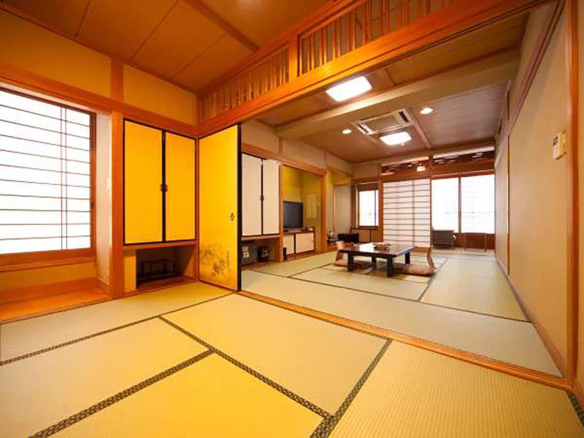 市街地側　ゆったり広々とした和室